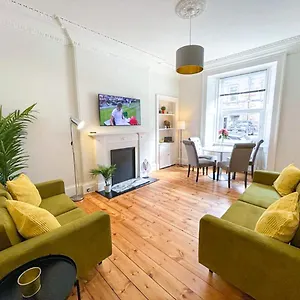  Apartment Desirable 2 Bed Near Castle United Kingdom