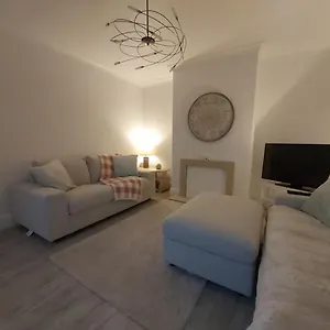  Homestay White House
