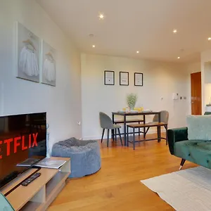  Apartment City View Haven: Spacious 2-bed With Netflix In Center