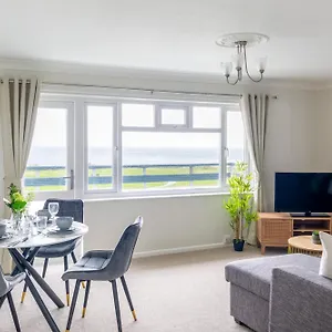  Apartment Breath Taking Sea View 2 Bedroom Sleeps 6- Parking United Kingdom