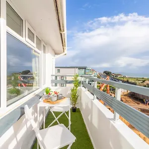  Apartment Panoramic Sea View Sleeps 4-free Parking United Kingdom
